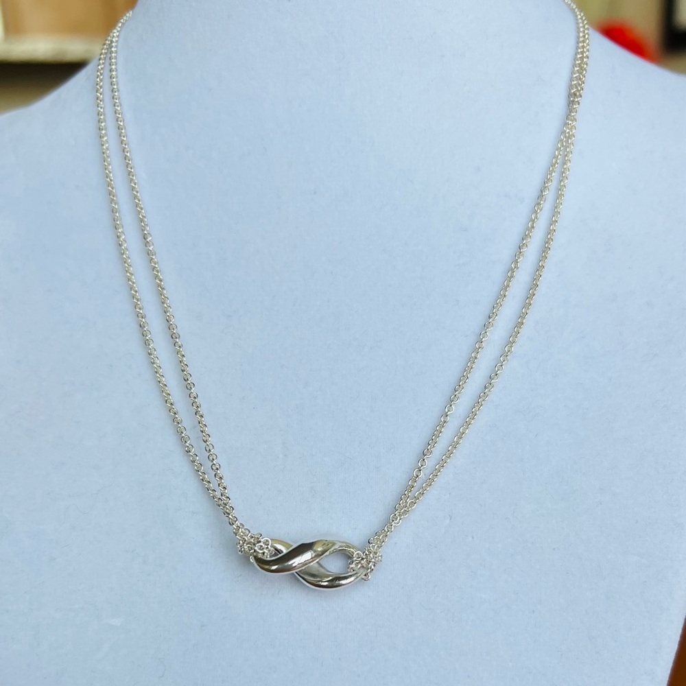 Tiffany &Co Elegant Sterling Silver Infinity Necklace